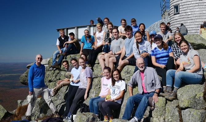 Biology 237 students and faculty at Whiteface Mountain.