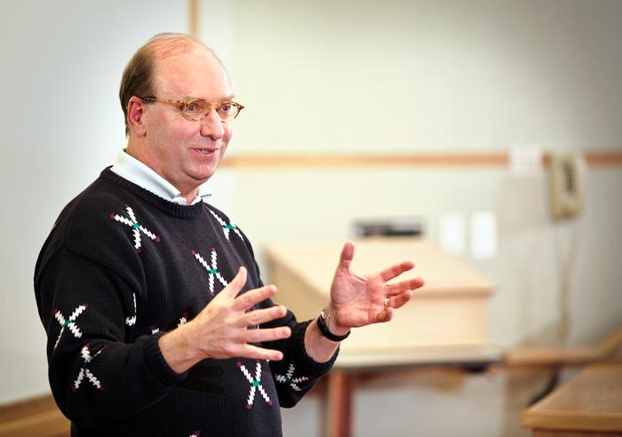 Rob Morris '76 speaks to Erol Balkan's International Finance class on March 1. PHOTO: BY NANCY FORD