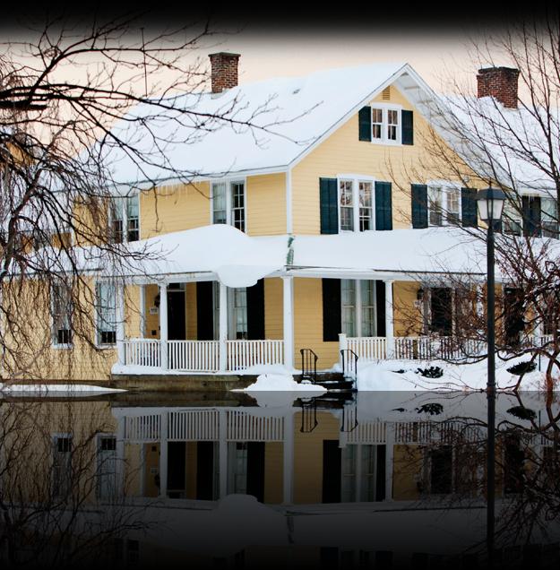 <a class='captionlink' rel='E4F30D9E-E7FD-E8AF-A81354705C0361DF'>Living on Campus</a>