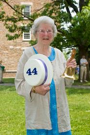 Patsy Couper W '44, recipient of the 2007 Bell Ringer Award.