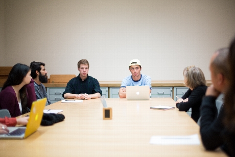  Hamilton students discuss China's political climate with artist Yun-Fei Ji. © Janelle Rodriguez