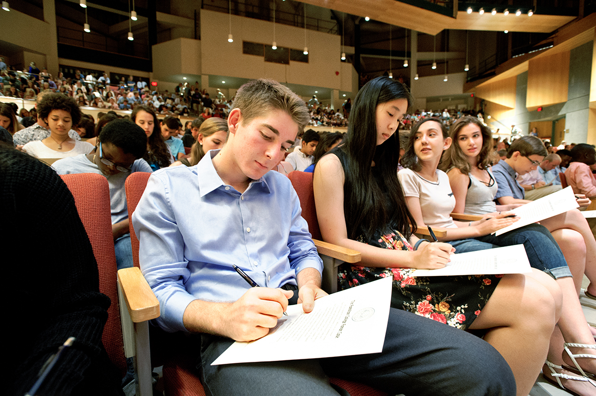 Students from the Class of 2019 sign the Honor Code during Convocation at Wellin Hall.