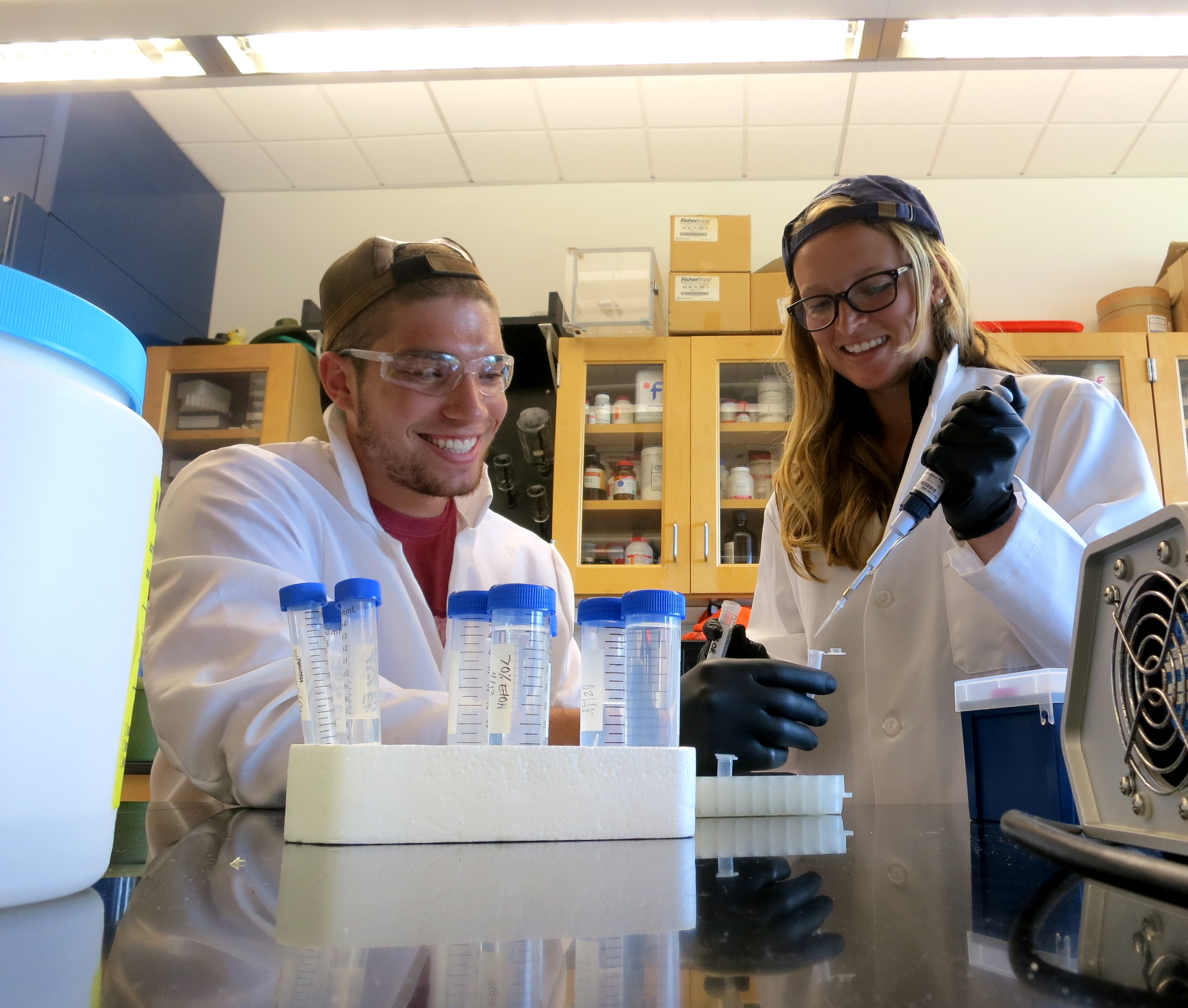 Niko Wagner '14 and Ashley Perritt in the lab.