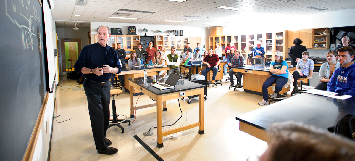 Dr. Robert Ballard speaks with Marine Biology and Geomicrobiology students in the Taylor Science Center.