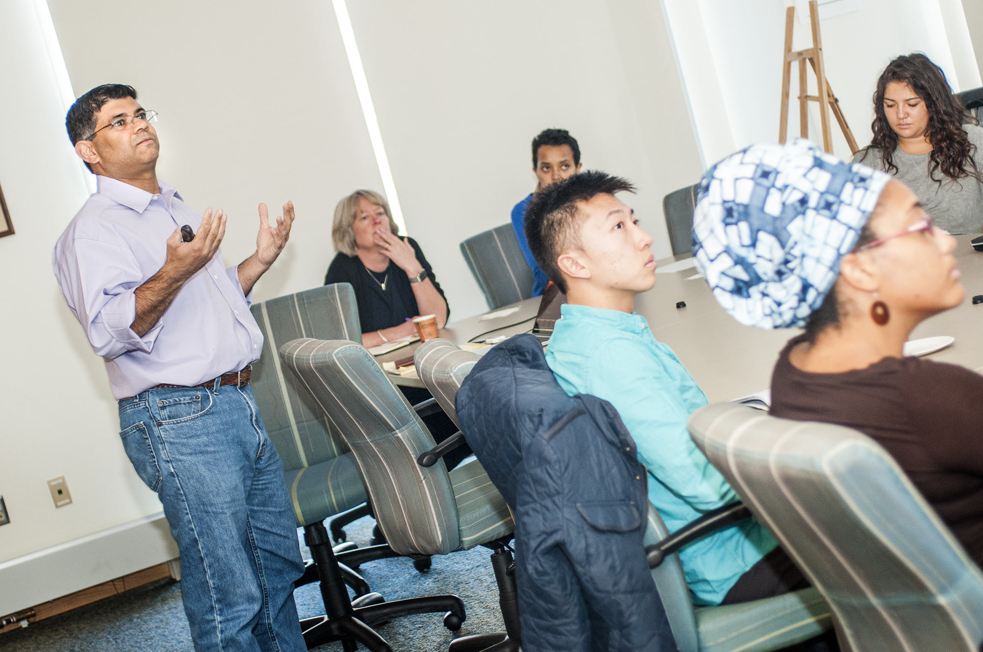 Levitt Center innovator-in-residence Cyrus Boga '90 directs a workshop for students.