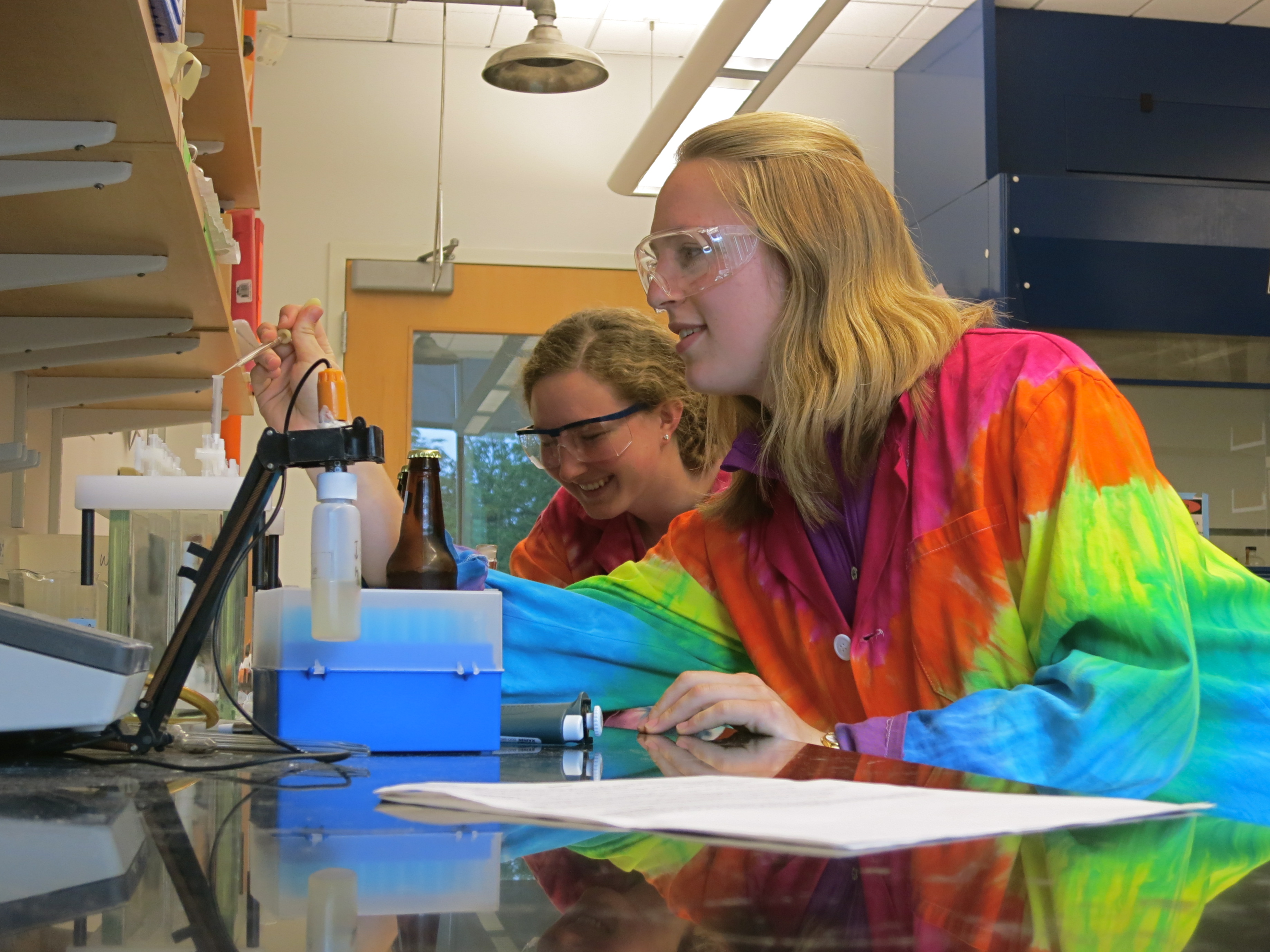 Lisbeth DeBramo '15, left, and Rachel Sobel '15.