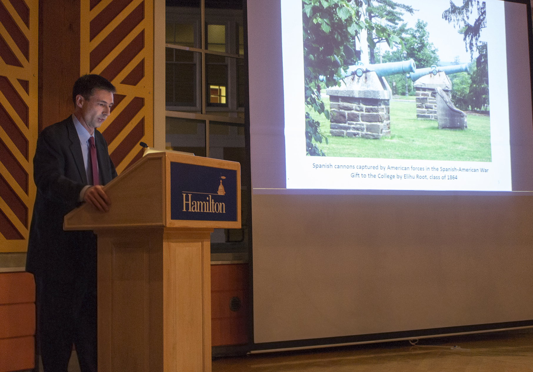 Lt. Colonel Eric Hannis '90 delivers a Veteran's Day talk in the Fillius Events Barn.