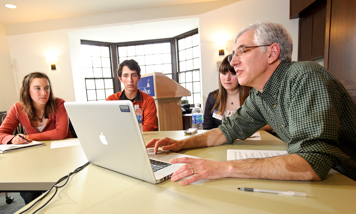 Students listen to Dave Chanatry '80 talk about visual story telling during a student/alumni journalist workshop forum in Sadove Student Center. 