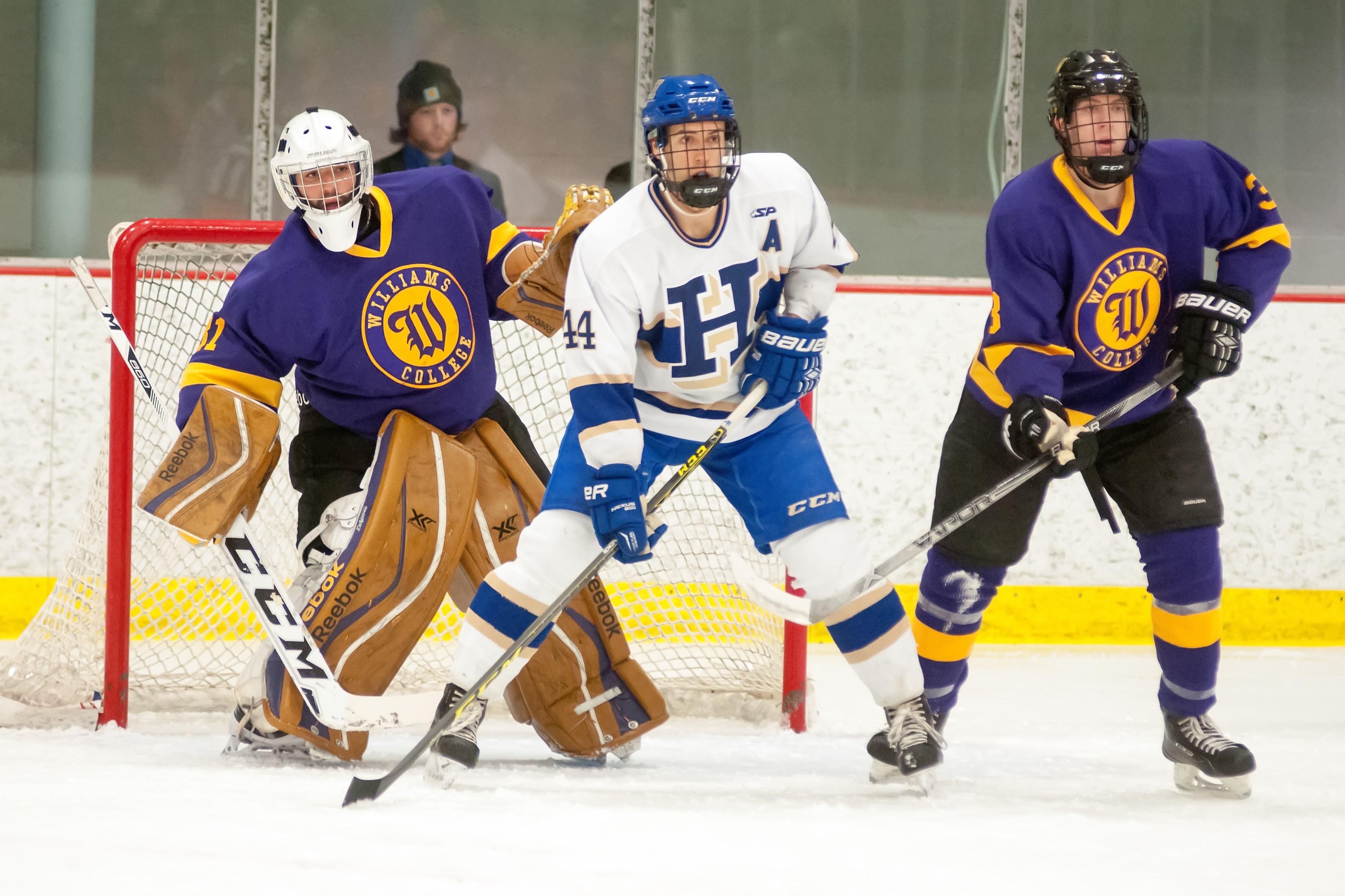 Late goal helps men's hockey extend unbeaten streak to nine - News