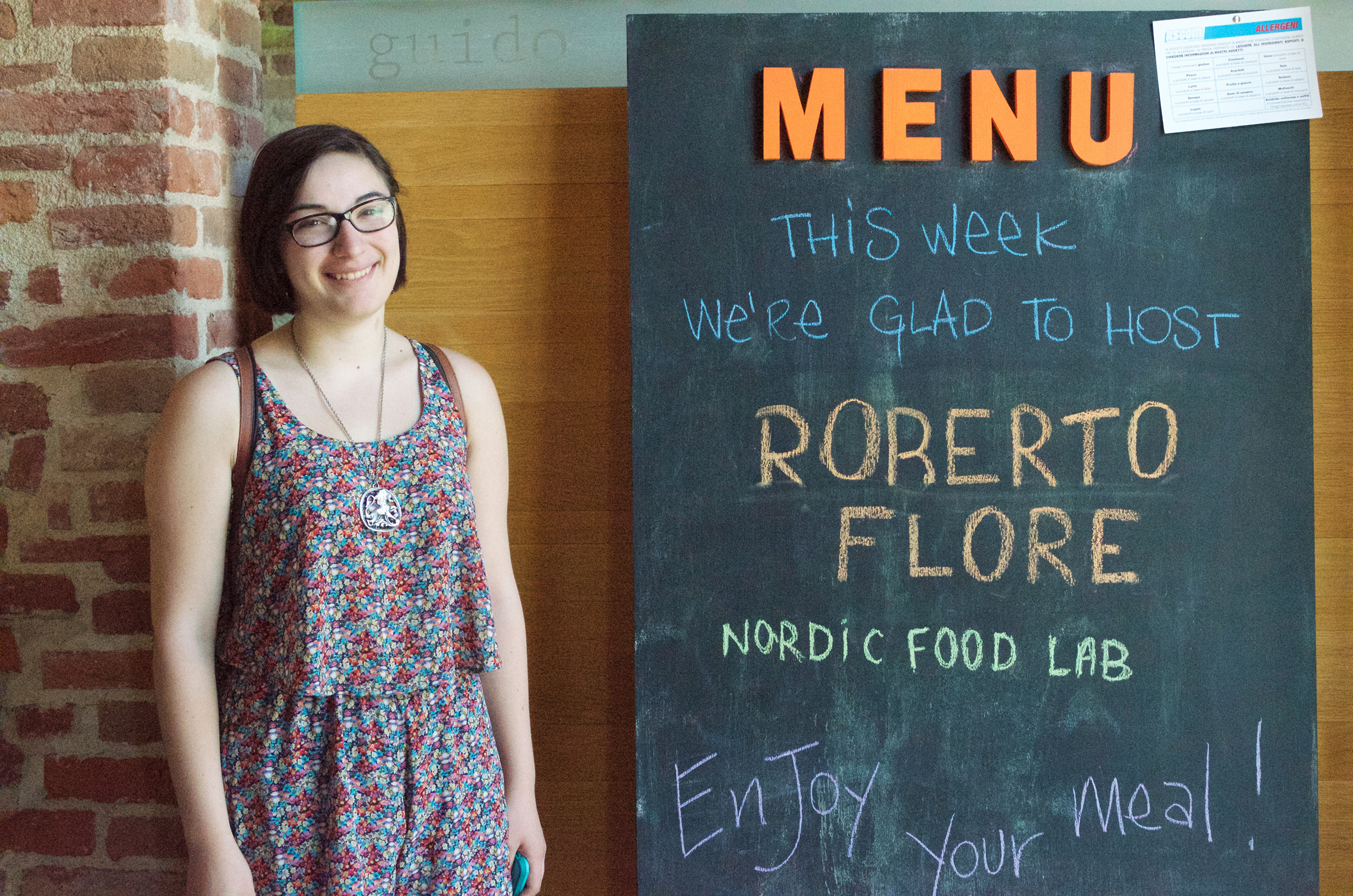 Emily Moschowits '16 at a cafe in Italy.