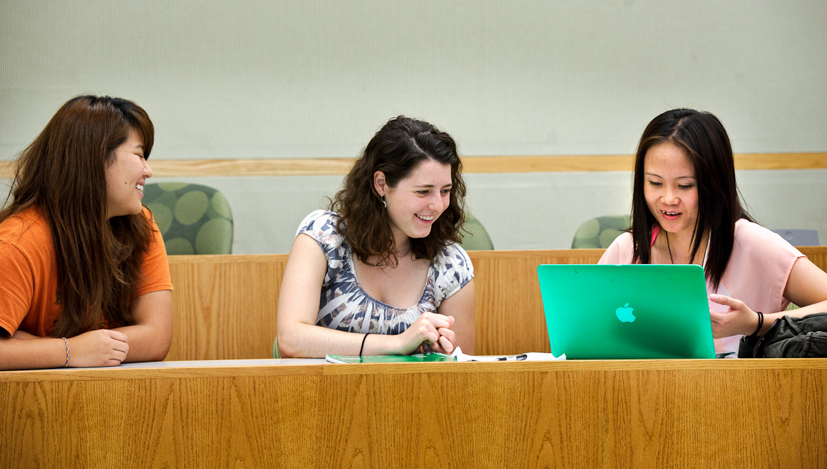 Meghan O'Sullivan '15, center, works with refugees Hnin Ko, from Thailand, left, and Pawser Soe, from Burma, in Kirner-Johnson.