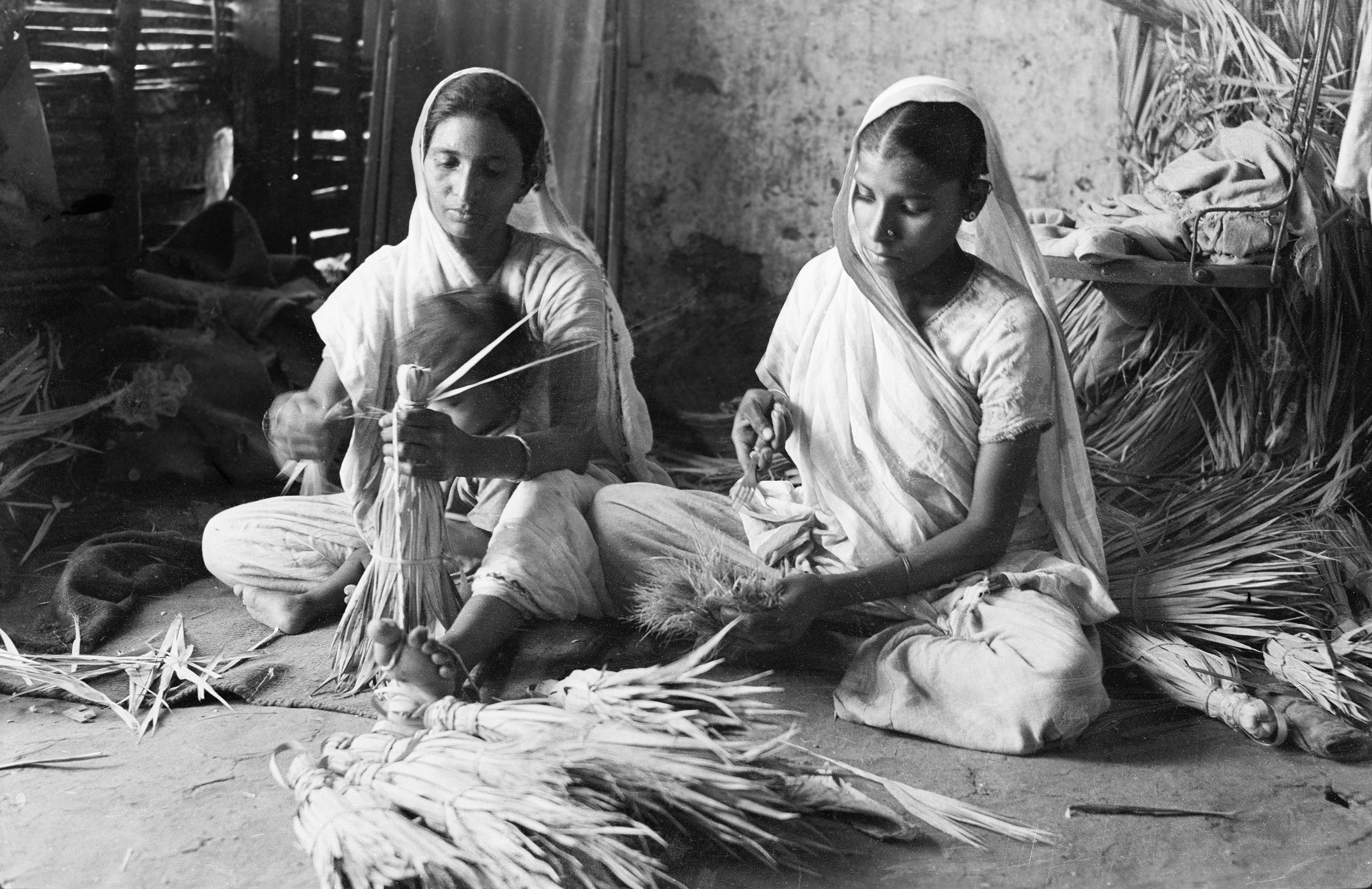 Making brooms, Saraspur, Ahmedabad, 1937 Courtesy of the artist
