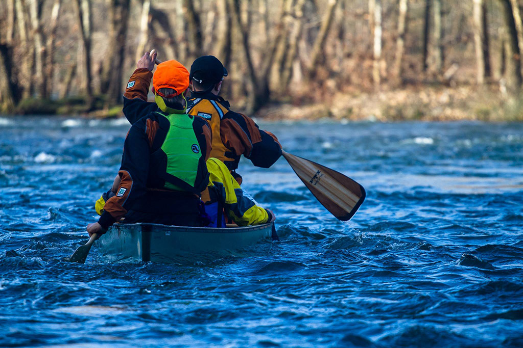 Samuel Bernstein '17 and Alex Wang '17 paddle into the morning sunlight on the Upper James River.