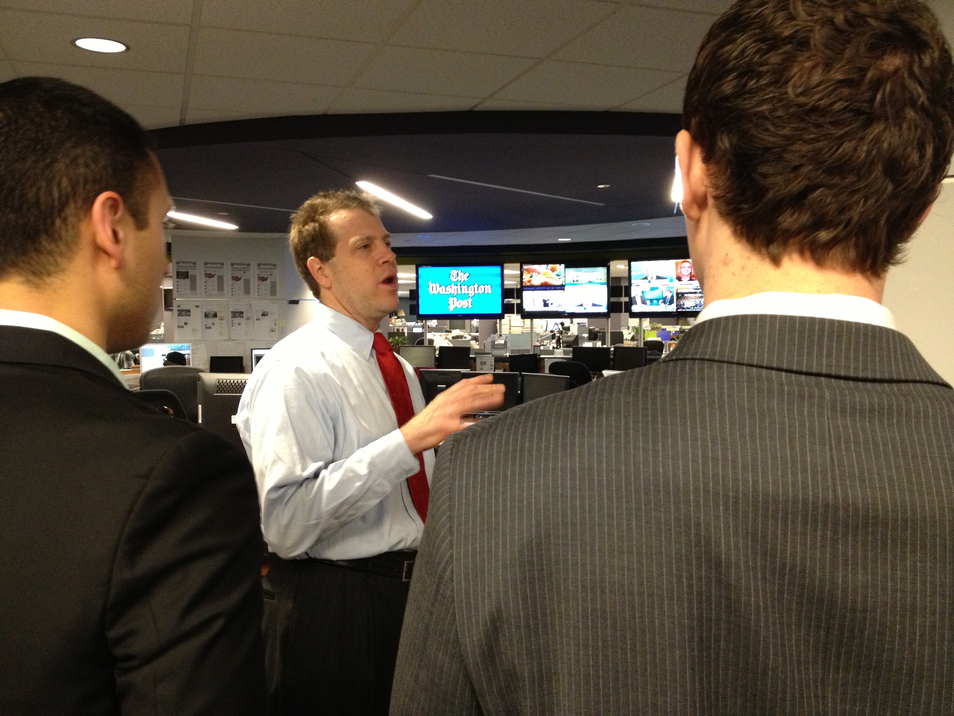 Erik Wemple '86 shows Levitt Leaders around at the Washington Post.